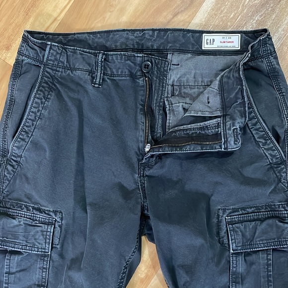 Gap Slim Taper Cargo Pants (Men 31x30) - Picture 3 of 5